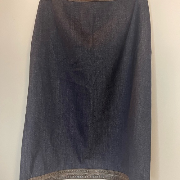 DKNY Women's Dark Blue Denim A-line Skirt faux leather trim Size 14 - Picture 4 of 8